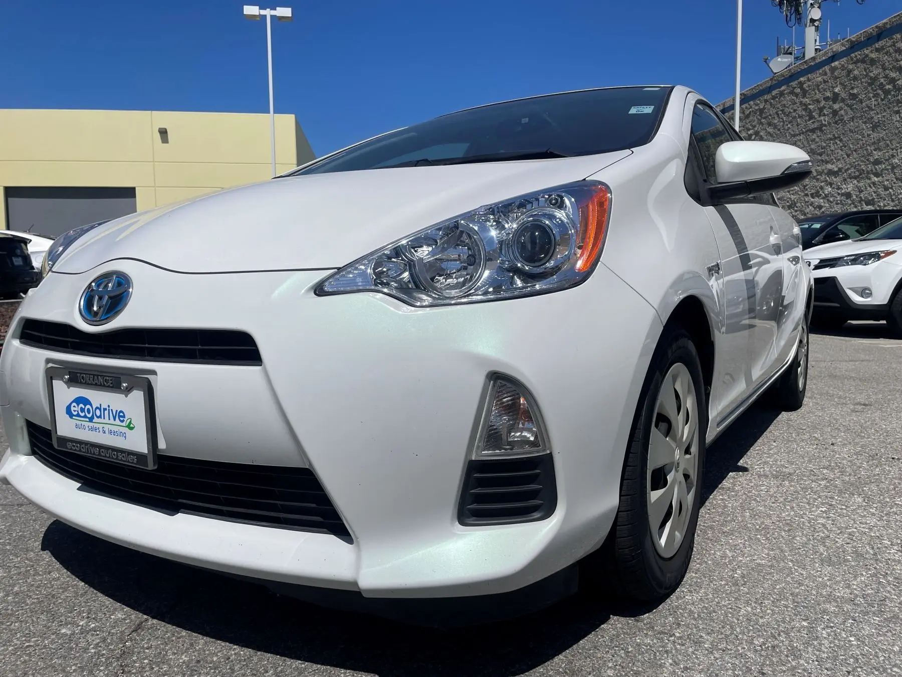 2015 Toyota Prius c One photo 4