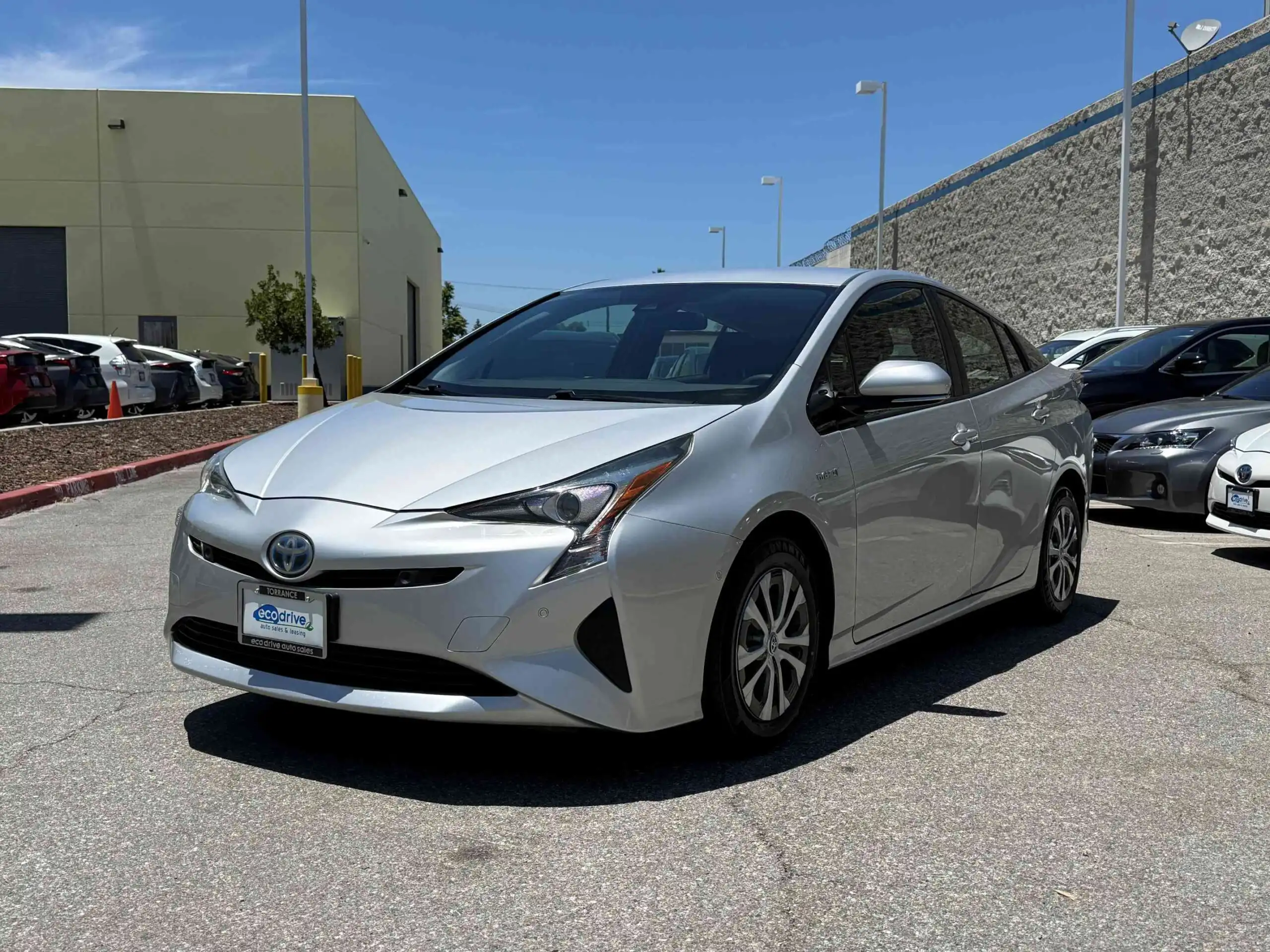 2018 Toyota Prius Two's photo