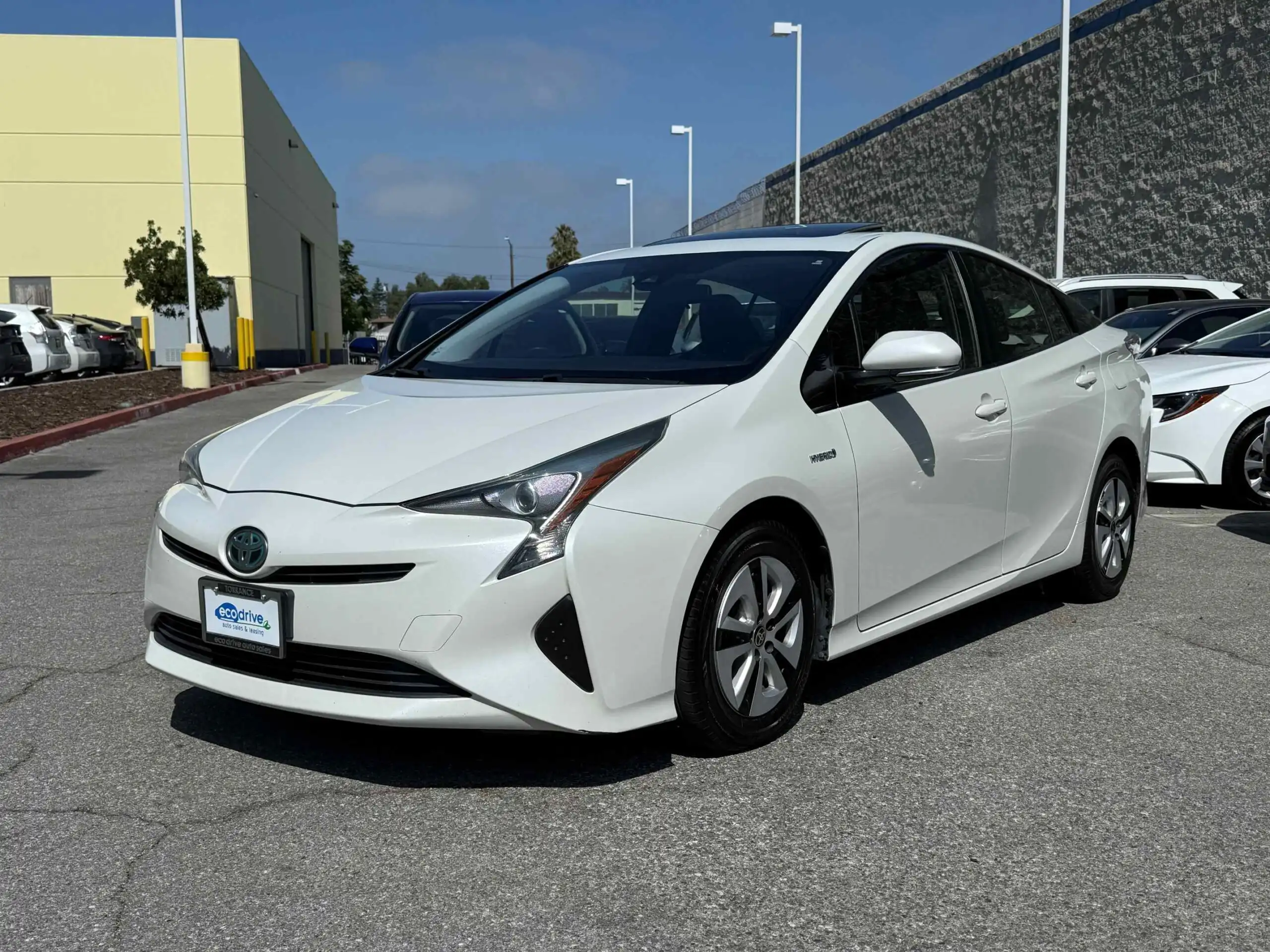 2016 Toyota Prius Three's photo