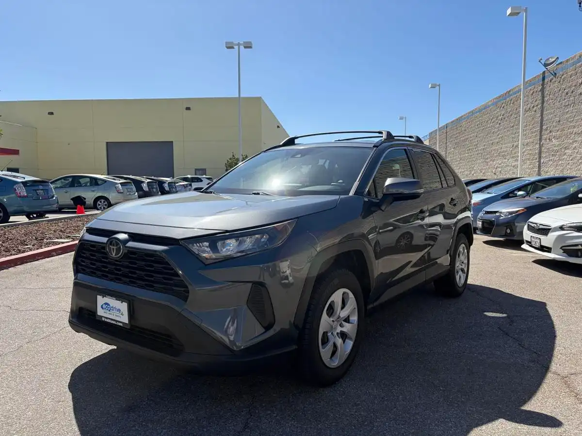 2019 Toyota RAV4 LE FWD's photo