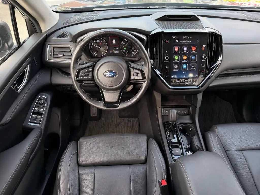 2024 Subaru Ascent Limited 8 Passenger photo 4