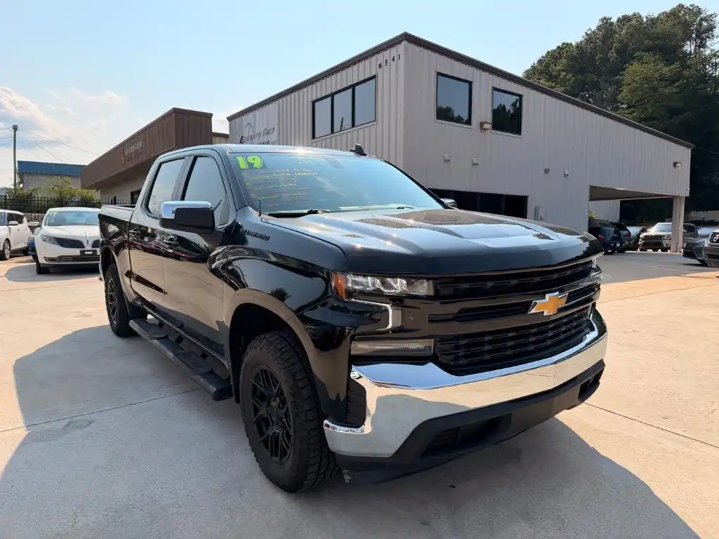 2019 Chevrolet Silverado 1500 LT 4WD Crew Cab Short Box's photo