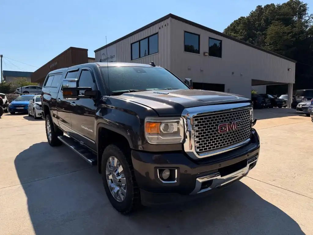 2015 GMC Sierra 4WD Crew Cab Short Box's photo