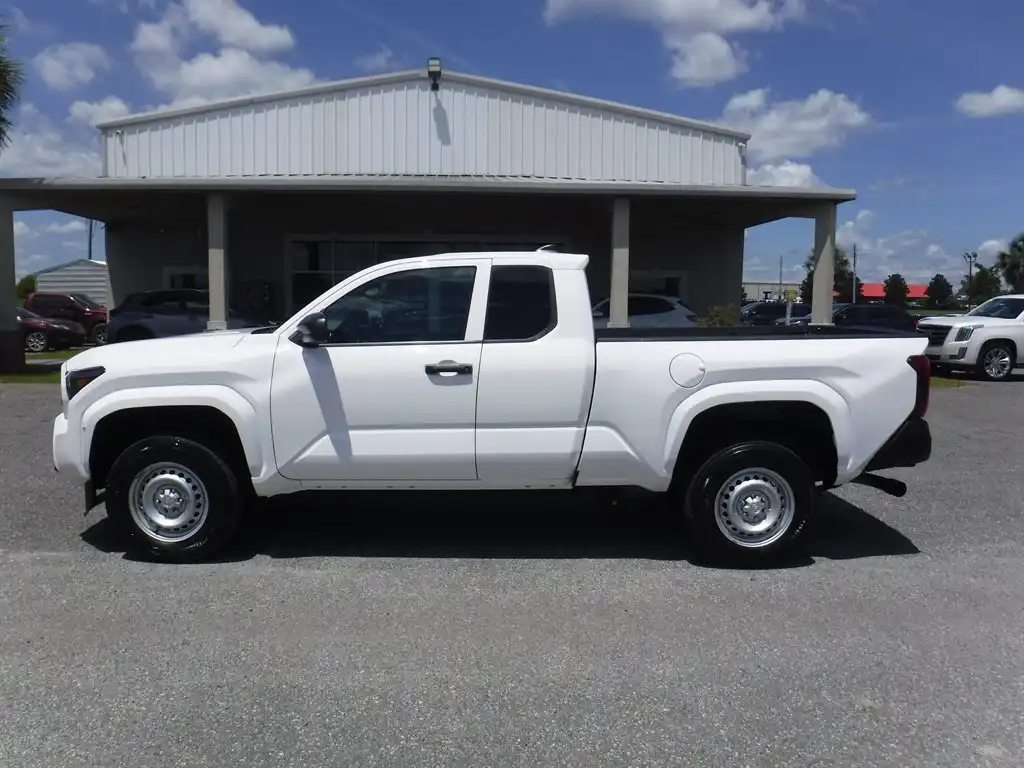 2024 Toyota Tacoma SR 4x2 XtraCab's photo