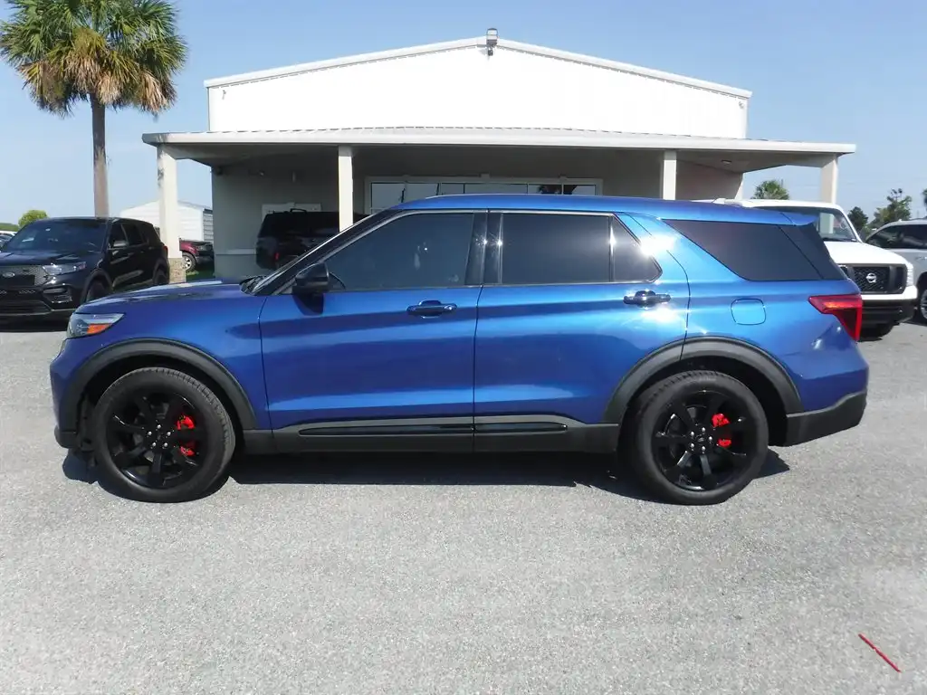 2022 Ford Explorer ST's photo