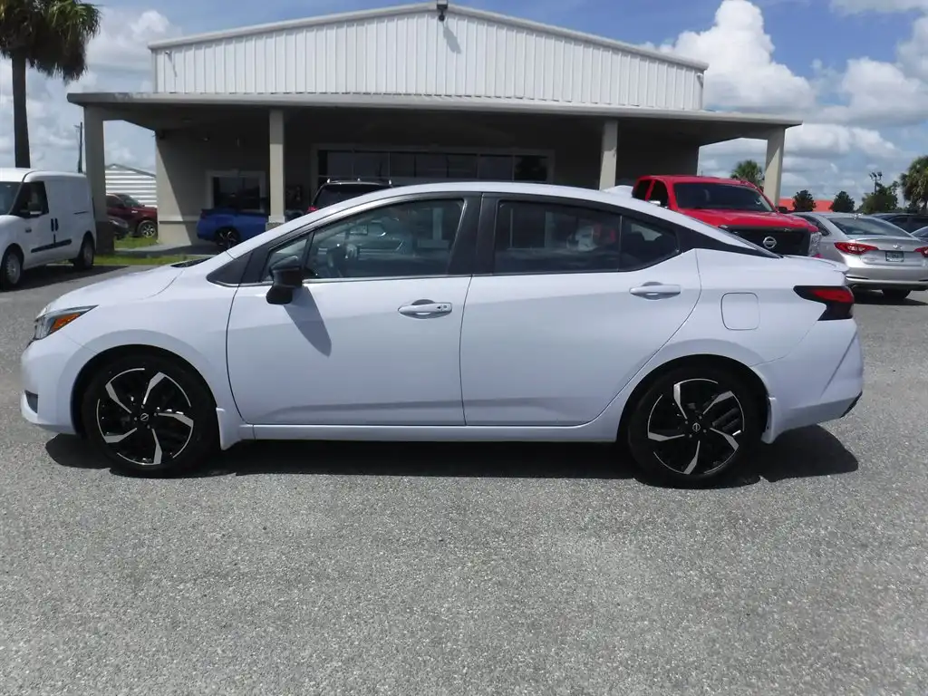 2024 Nissan Versa 1.6 SR CVT's photo