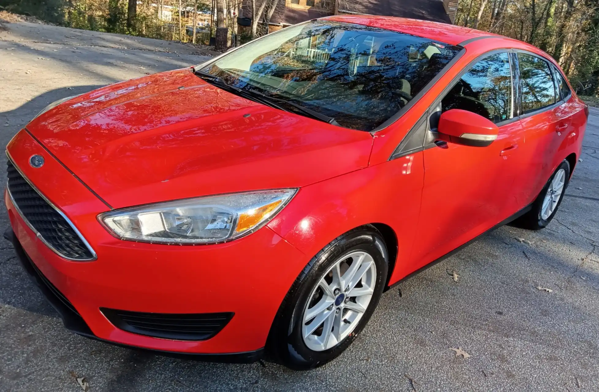 2017 Ford Focus Sedan SE's photo