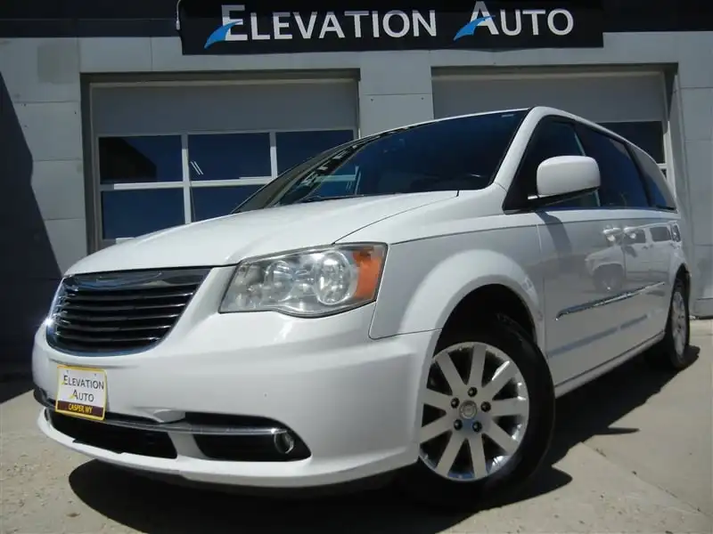 2014 Chrysler Town & Country Touring's photo