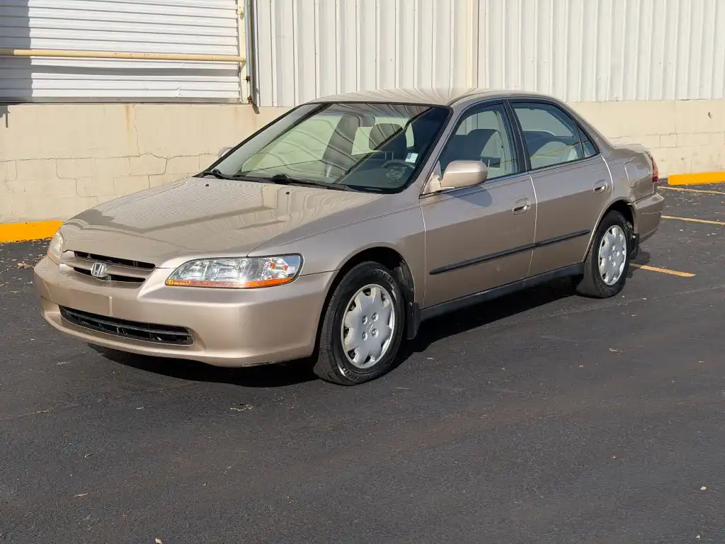 2000 Honda Accord LX 4AT's photo