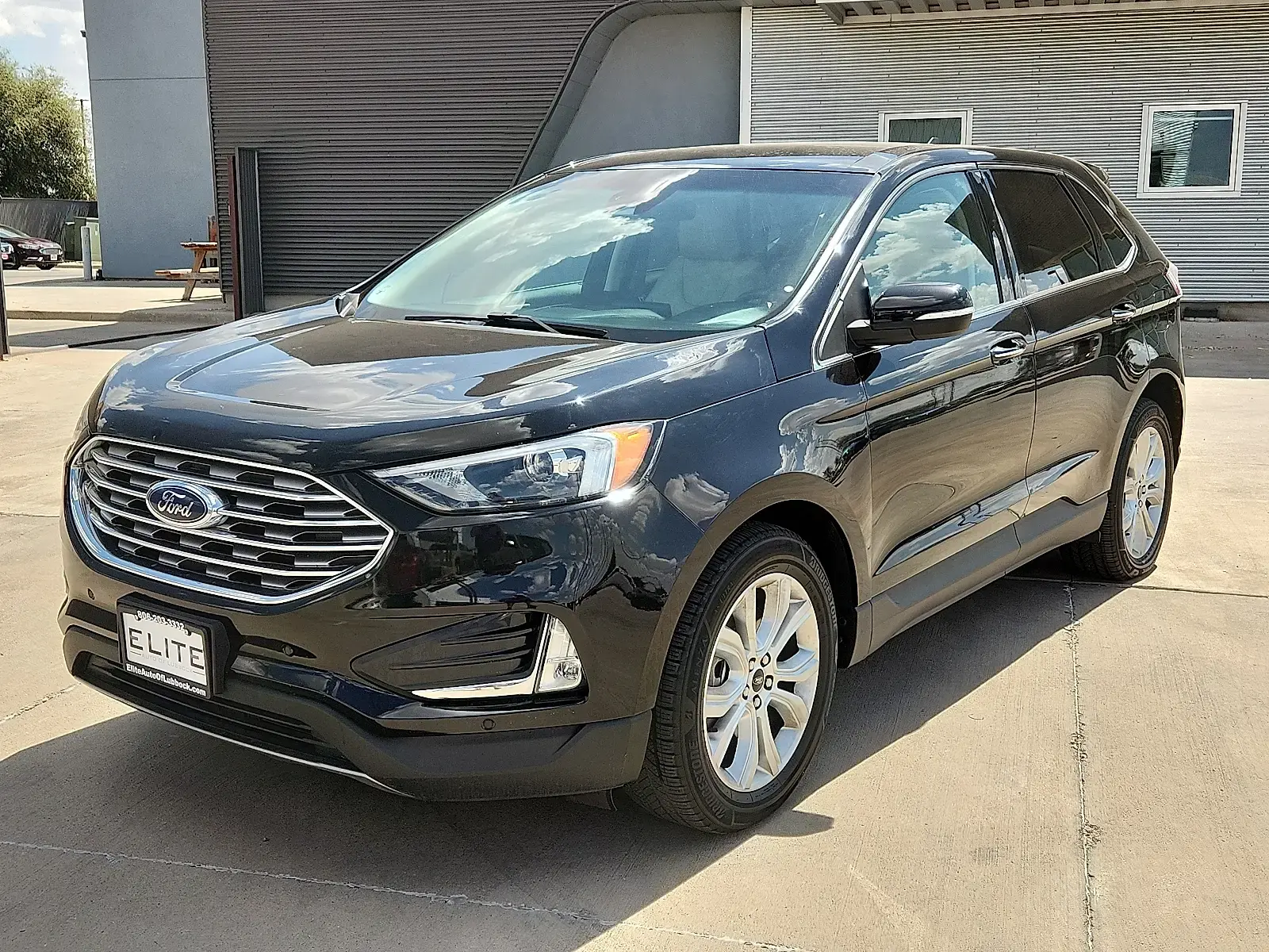 2023 Ford Edge Titanium AWD photo 5