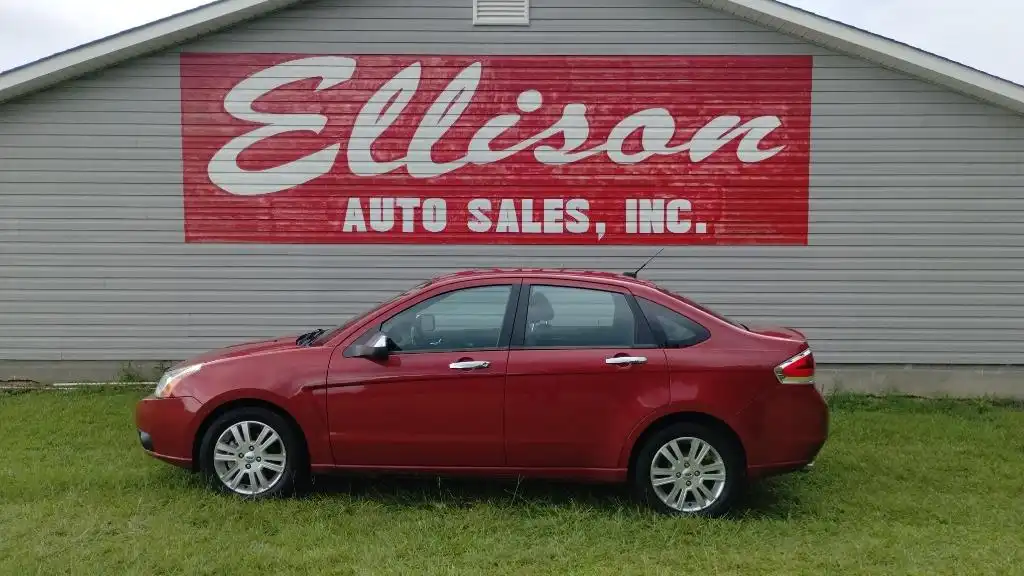 2010 Ford Focus SEL's photo