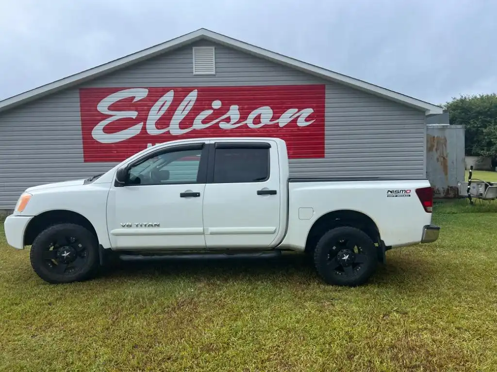 2010 Nissan Titan SE 4X4 Crew Cab SWB's photo