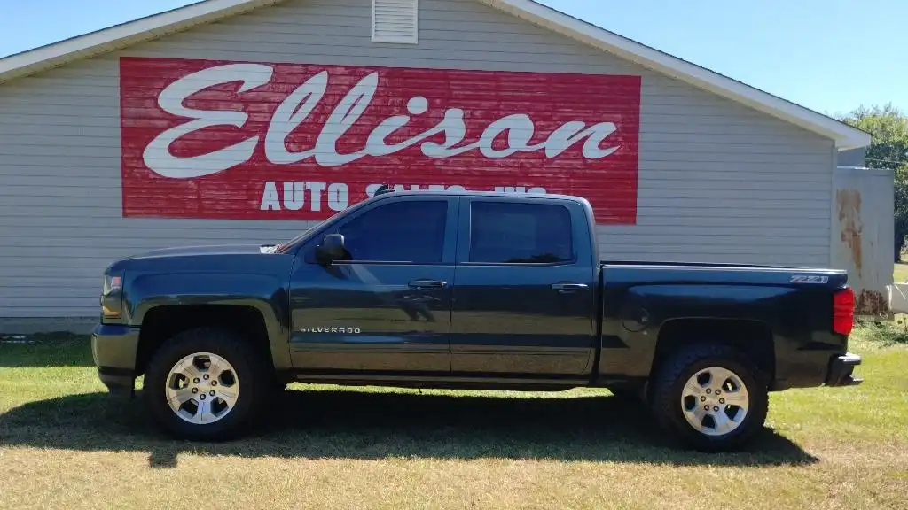 2017 Chevrolet Silverado 1500 Z71 4WD Crew Cab Short Box LT's photo