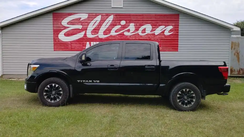 2019 Nissan Titan PRO-4X 4WD Crew Cab's photo
