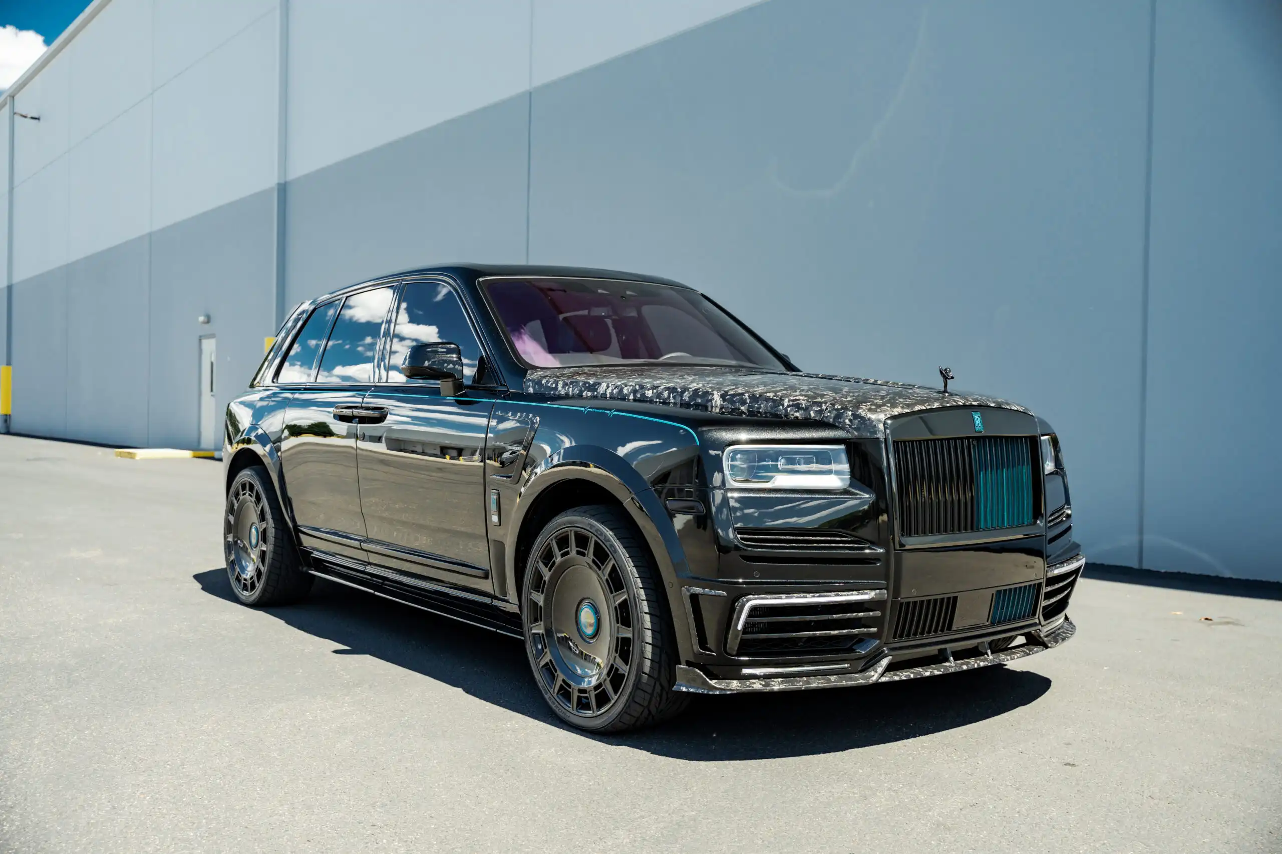 2023 Rolls-Royce Cullinan Black Badge's photo