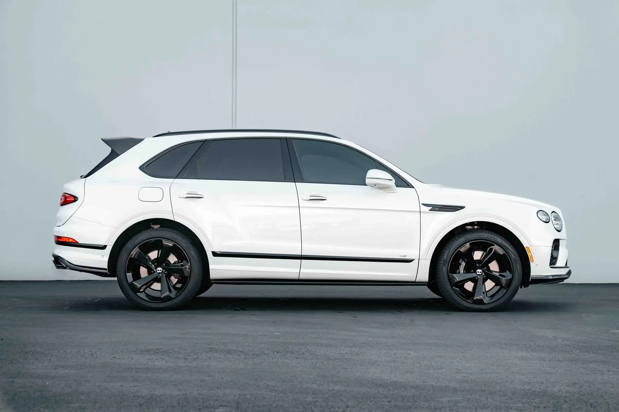 2021 Bentley Bentayga V8's photo