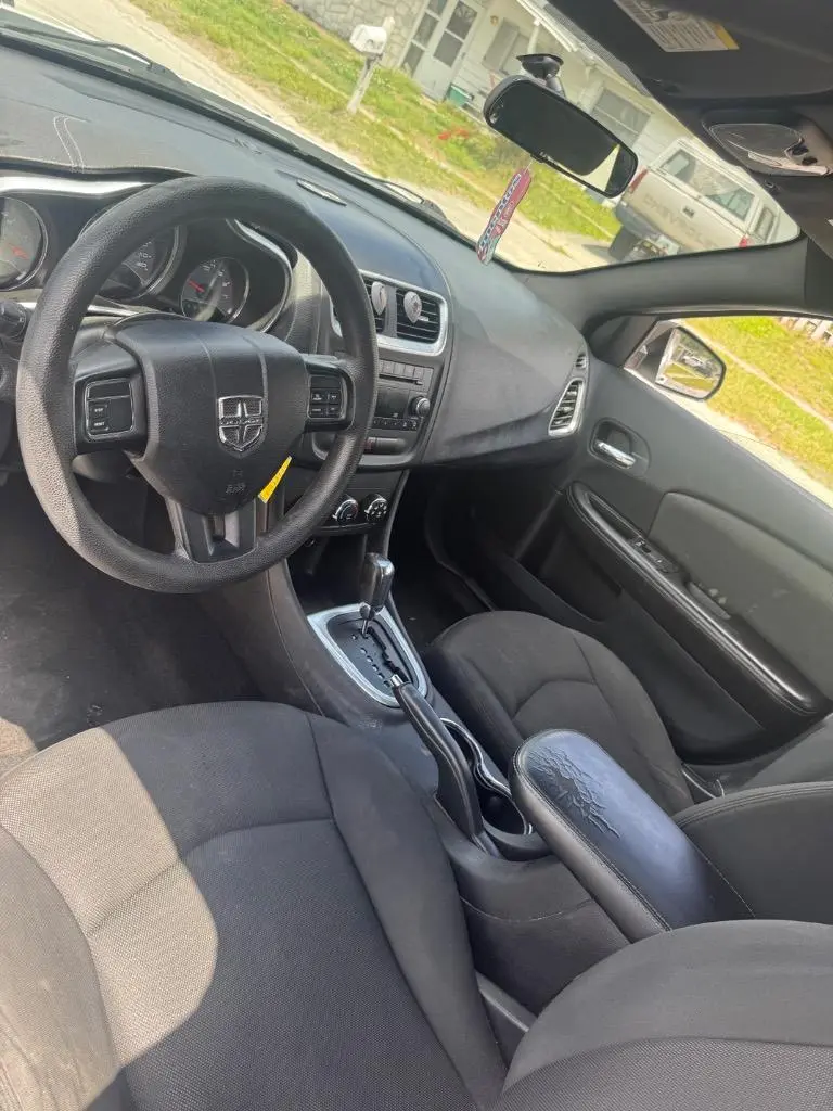 2013 Dodge Avenger SXT photo 5