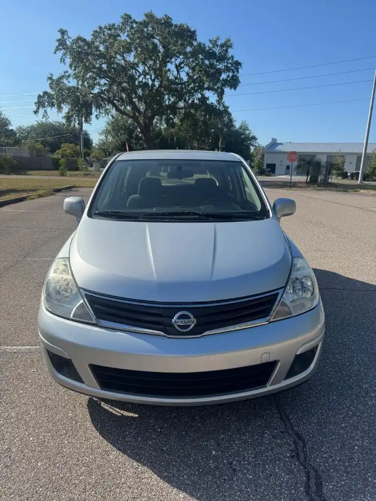 2010 Nissan Versa 1.8 S Auto's photo
