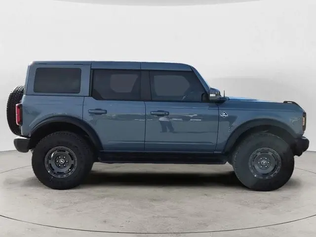 2025 Ford Bronco Outer Banks 4x4 photo 3