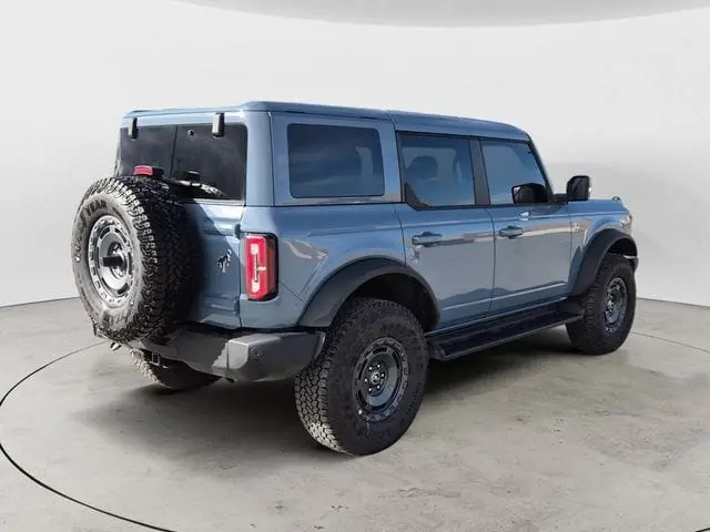 2025 Ford Bronco Outer Banks 4x4 photo 4