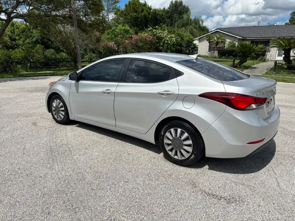 2016 Hyundai Elantra 1.8 SE M/T's photo