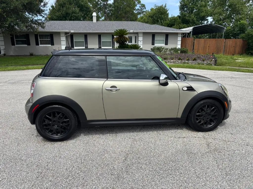 2011 MINI Cooper Base photo 4
