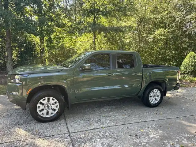 2024 Nissan Frontier SV Crew Cab 4WD SWB's photo