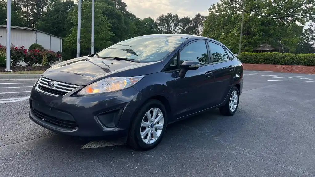 2013 Ford Fiesta SE Sedan's photo