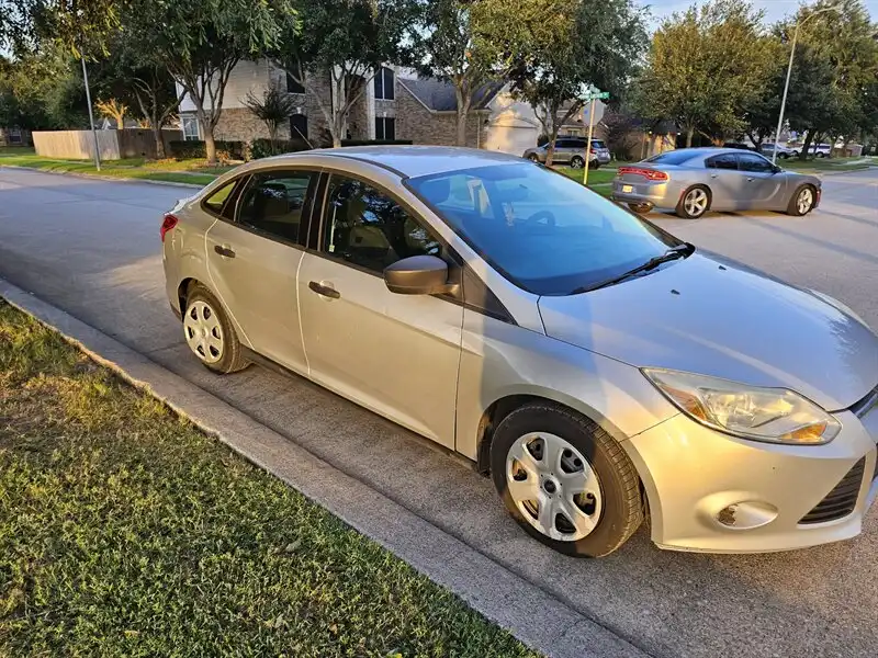 2012 Ford Focus Sedan S's photo