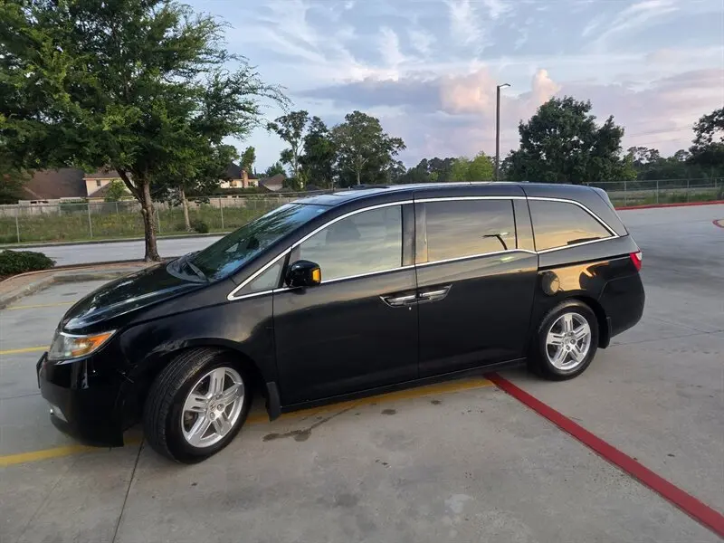 2013 Honda Odyssey Touring photo 4
