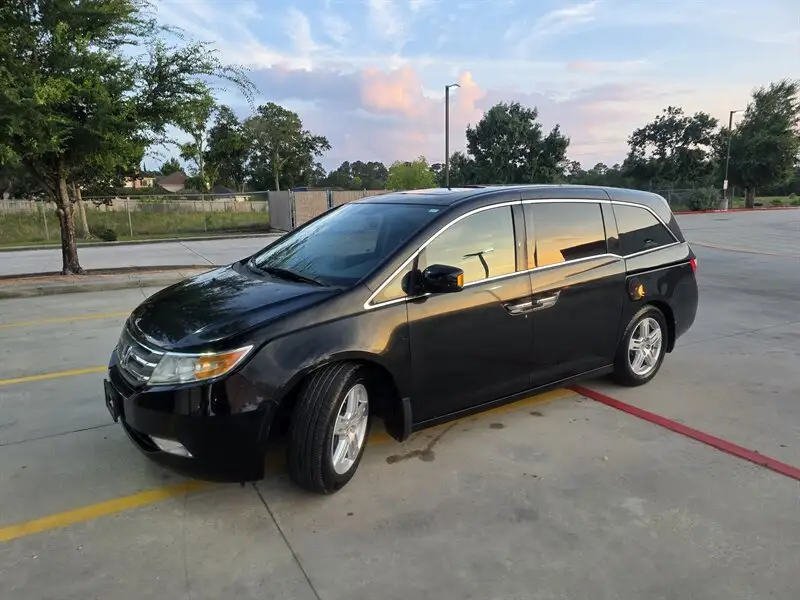 2013 Honda Odyssey Touring photo 1