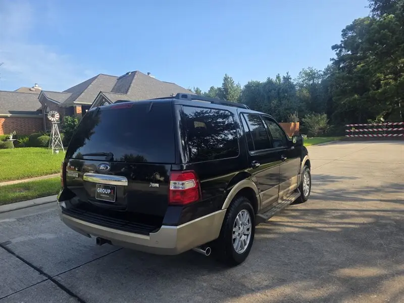 2011 Ford Expedition XLT photo 5