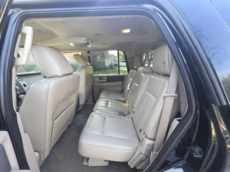 2011 Ford Expedition XLT photo 3