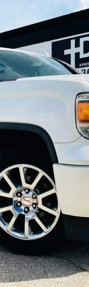 2015 GMC Sierra 4WD Crew Cab Standard Box's photo