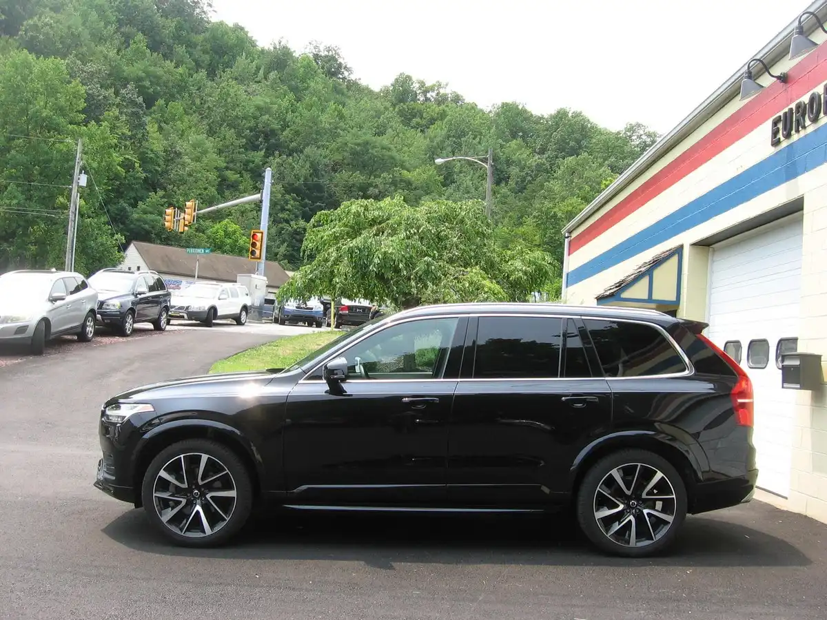 2020 Volvo XC90 T6 Momentum AWD's photo