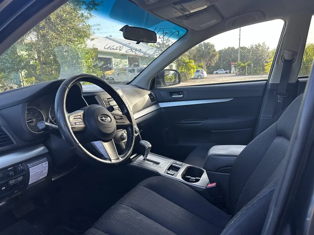 2011 Subaru Outback 2.5i Premium CVT PZEV photo 5