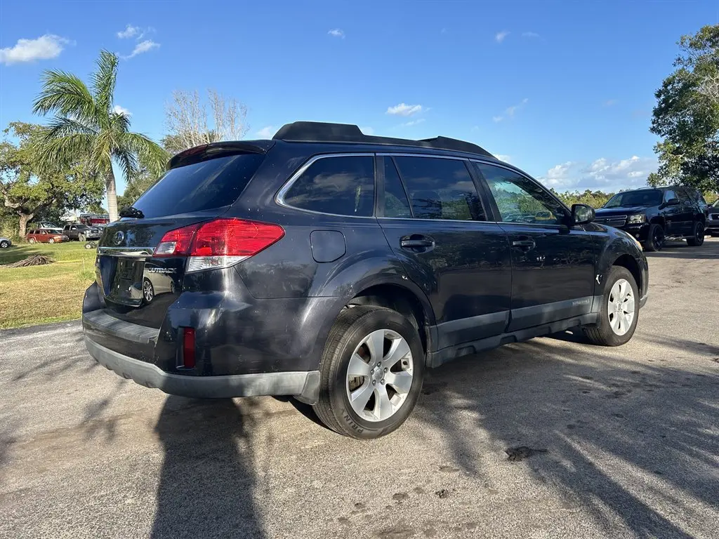 2011 Subaru Outback 2.5i Premium CVT PZEV photo 4