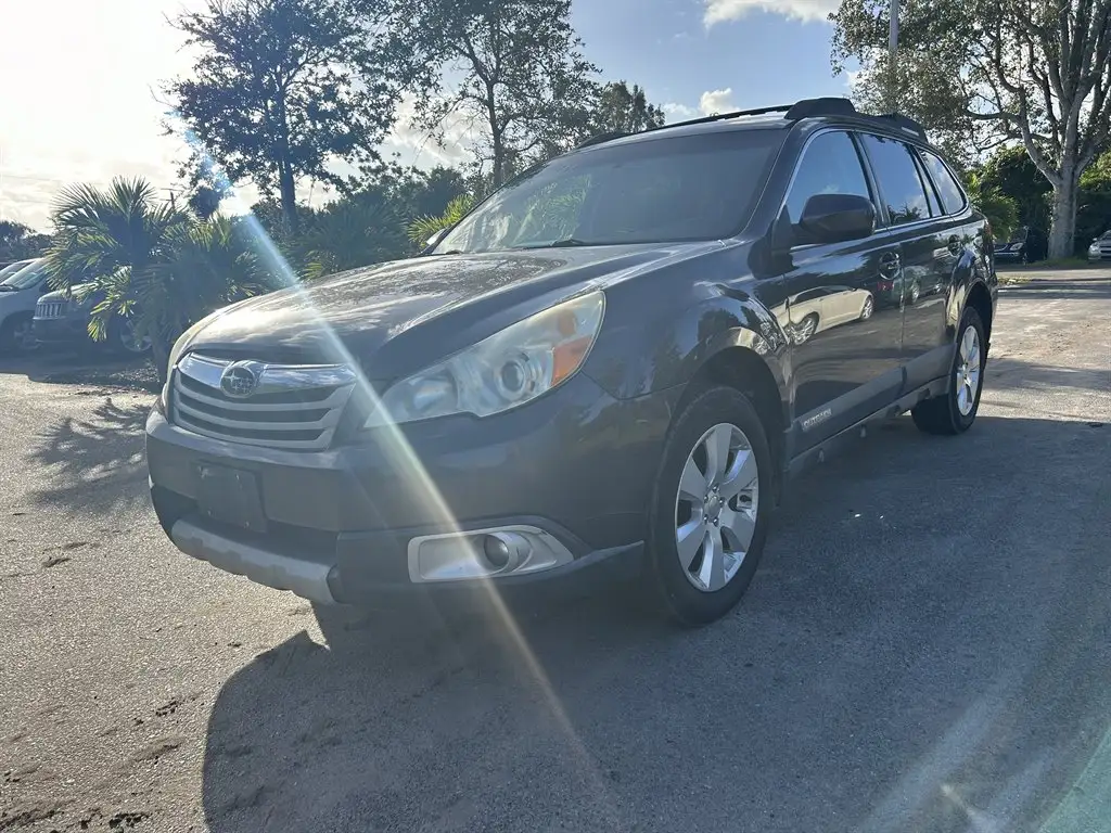 2011 Subaru Outback 2.5i Premium CVT PZEV photo 1