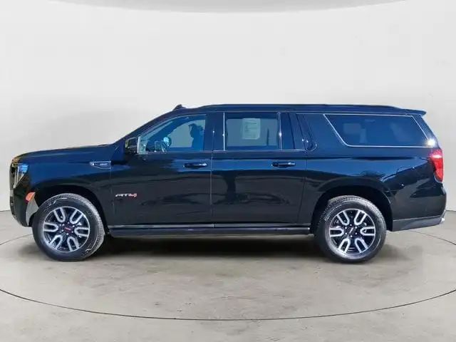 2023 GMC Yukon AT4 4WD's photo