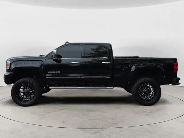 2016 GMC Sierra SLT 4WD Crew Cab Standard Box's photo
