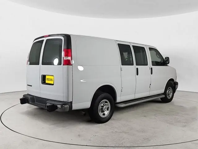 2024 Chevrolet Express 2500 Work Van HD photo 4
