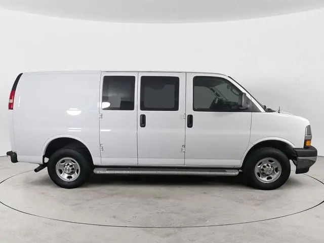 2024 Chevrolet Express 2500 Work Van HD photo 5