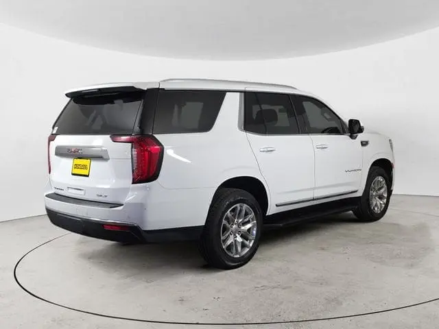 2022 GMC Yukon 4WD SLT photo 4