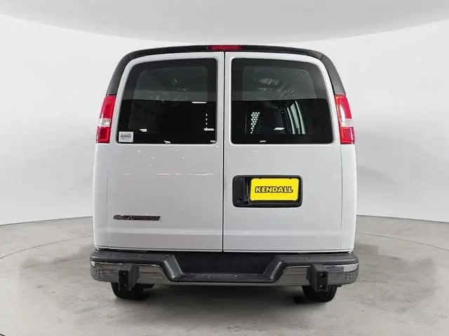 2024 Chevrolet Express 2500 Work Van HD photo 3