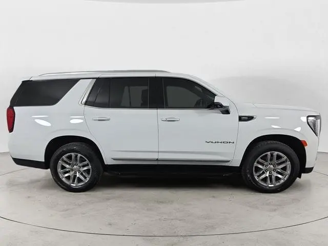 2022 GMC Yukon 4WD SLT photo 5