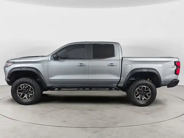 2024 Chevrolet Colorado 4WD ZR2 Crew Cab Short Box's photo