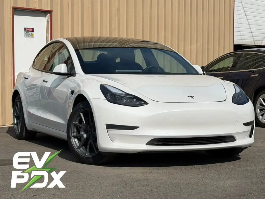 2021 Tesla Model 3 Standard Range Plus's photo