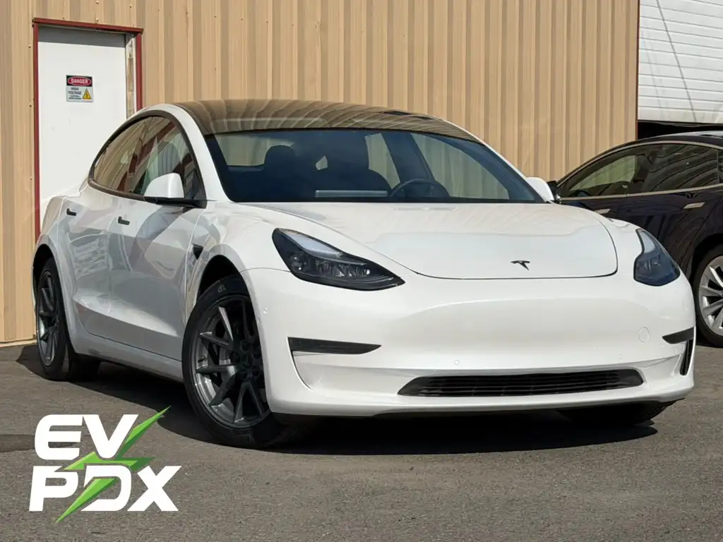 2021 Tesla Model 3 Standard Range Plus's photo