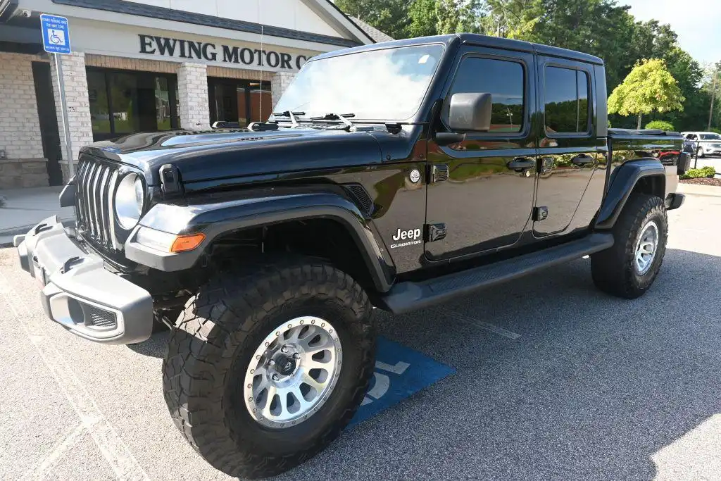 2020 Jeep Gladiator Overland's photo