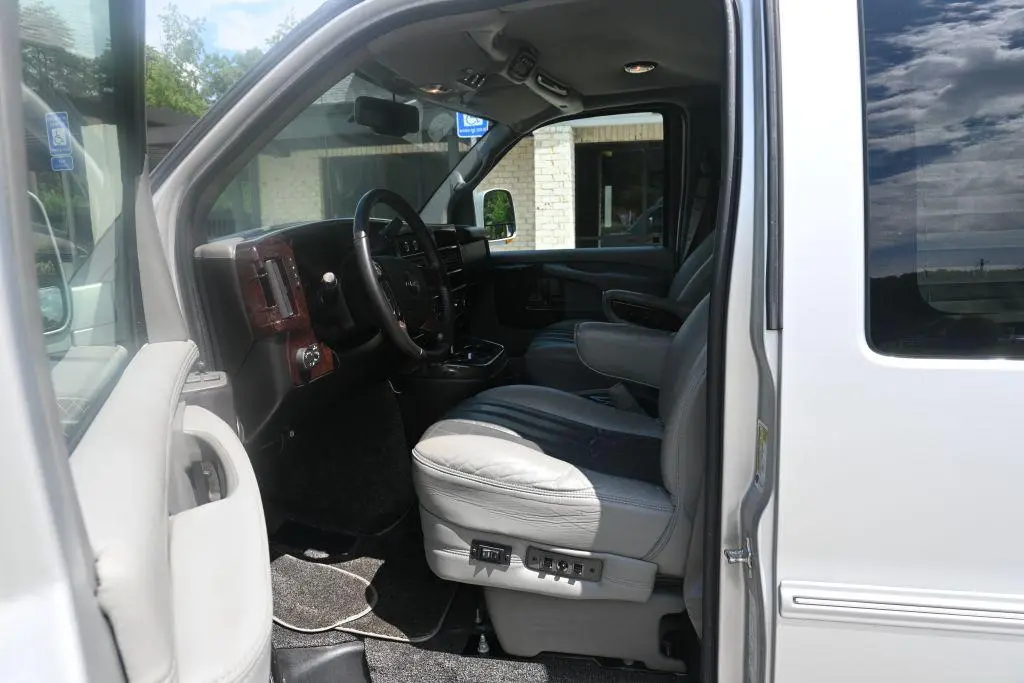 2012 GMC Savana undefined photo 4